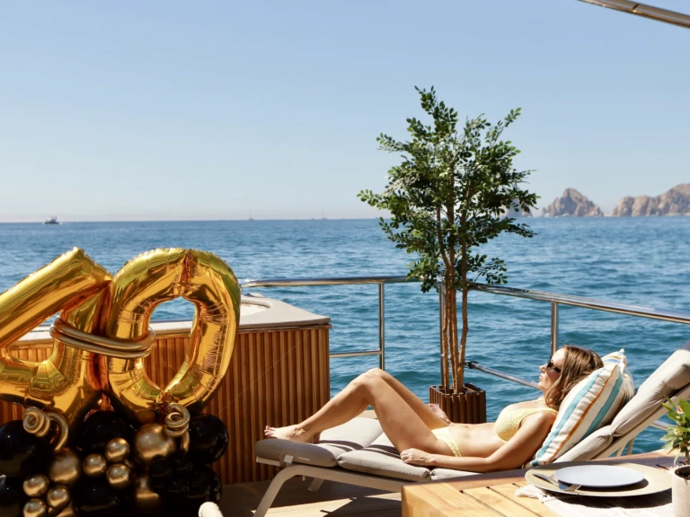 Huur een Custom Made 40 in Cabo San Lucas