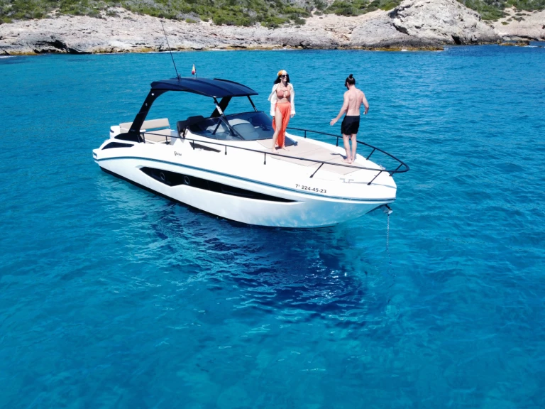 Huur een FIM Regina 34 in Marina Botafoch