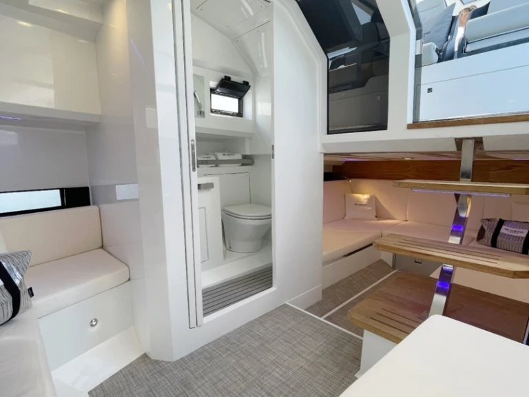 Verhuur Motorboot in Marina Botafoch - De Antonio d36