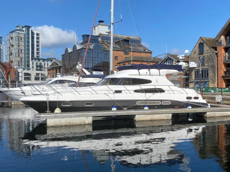 Verhuur Jacht Sealine met vaarbewijs