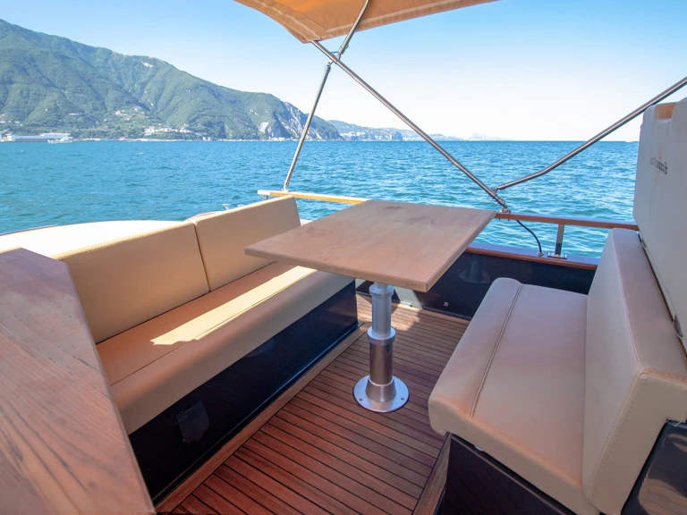 Verhuur Motorboot Nautica Esposito met vaarbewijs