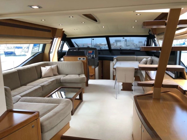Huur Jacht met of zonder schipper Ferretti in Piraeus