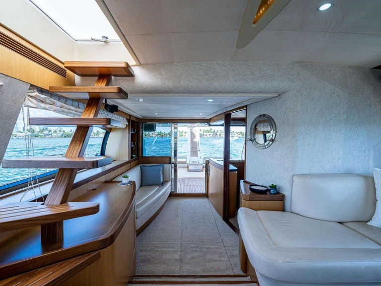 Verhuur Jacht Ferretti met vaarbewijs