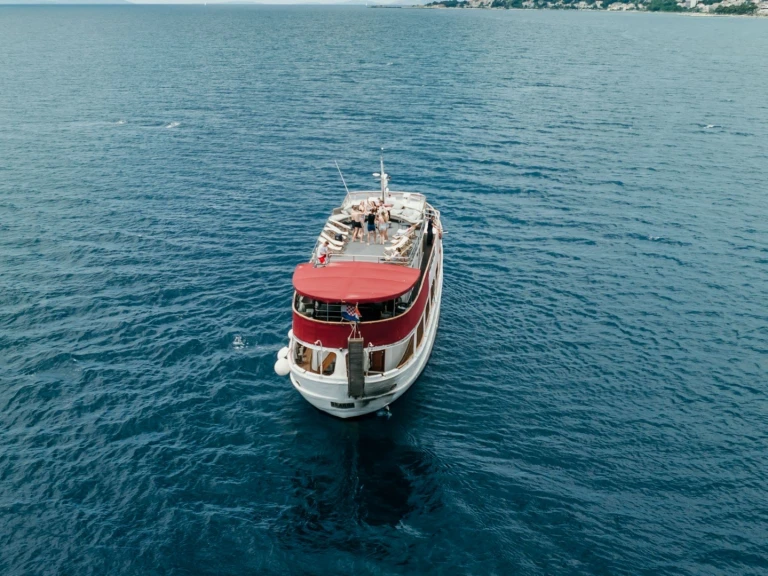 Betina Wooden Boat te huur van particulier of professional in Omiš