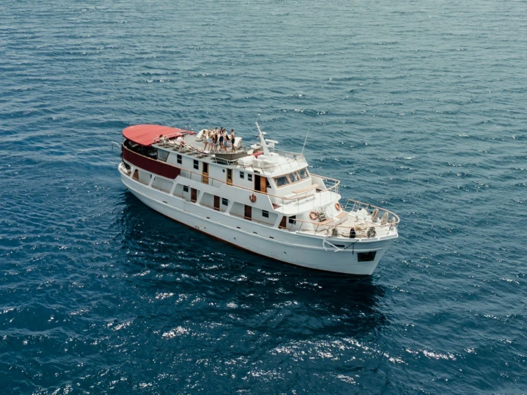 Betina Wooden Boat te huur van particulier of professional in Omiš
