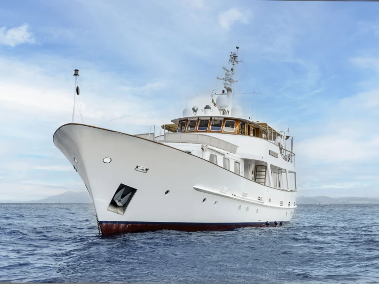 Huur een  Pacific Class 85 in Cannigione