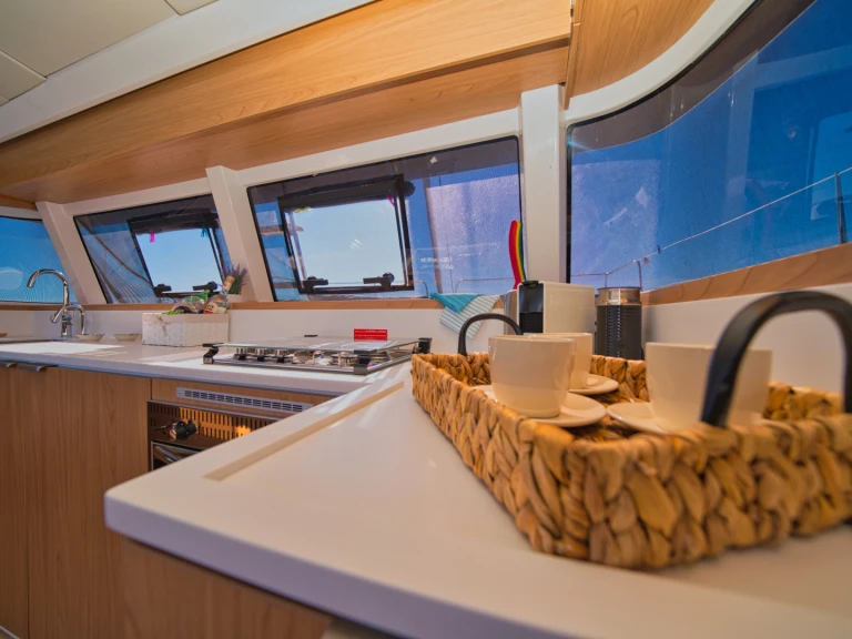 Catamaran te huur in Gouviá voor de beste prijs