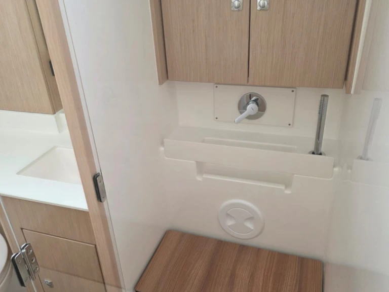 Huur een Bavaria Bavaria C57 in Volos