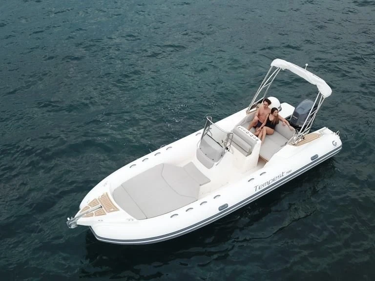 Bootverhuur Capelli Tempest 700 CUP in Marine de Sant'Ambrogio via SamBoat