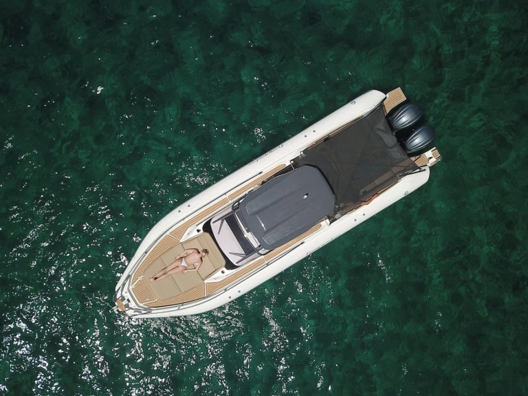 Huur een Capelli Tempest 1000 WA in Marine de Sant'Ambrogio