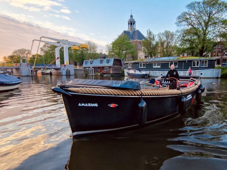 Huur Motorboot met of zonder schipper SeaFury in Amsterdam
