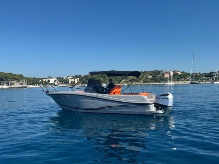 Motorboot te huur in Makarska voor de beste prijs