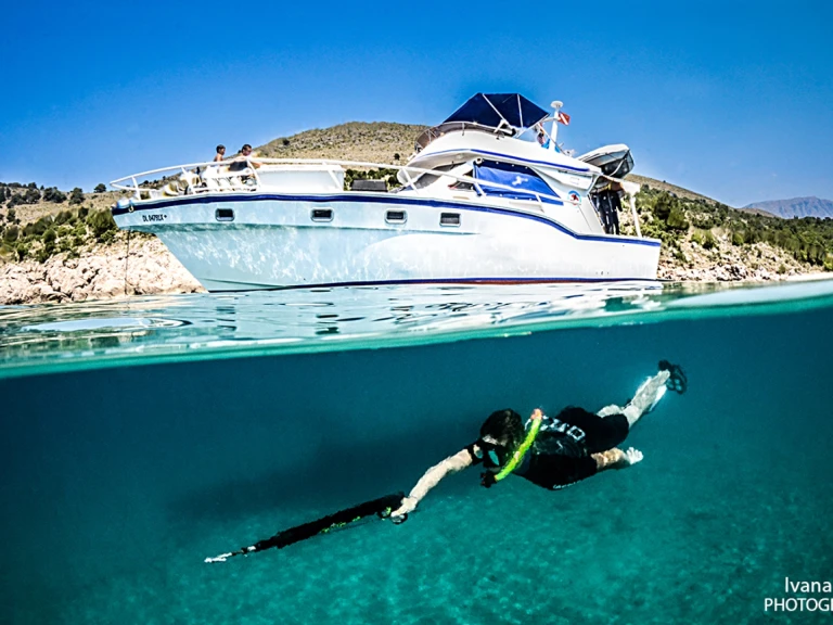 Custom Made Striker 50 te huur van particulier of professional in Bar