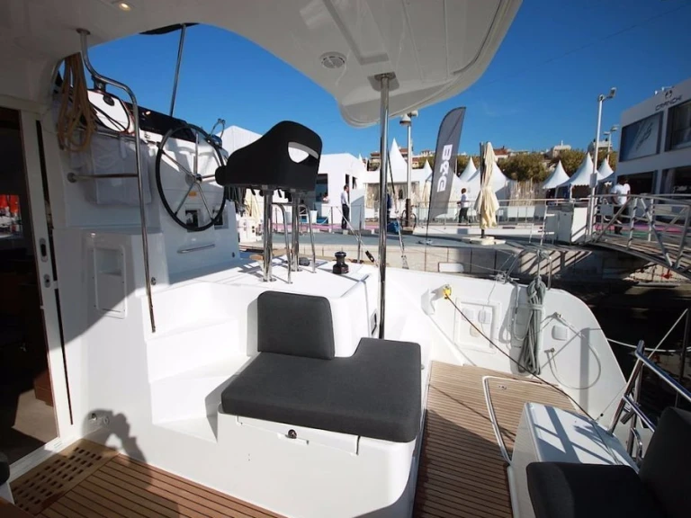 Huur een Lagoon Lagoon 40 in Marina (City)