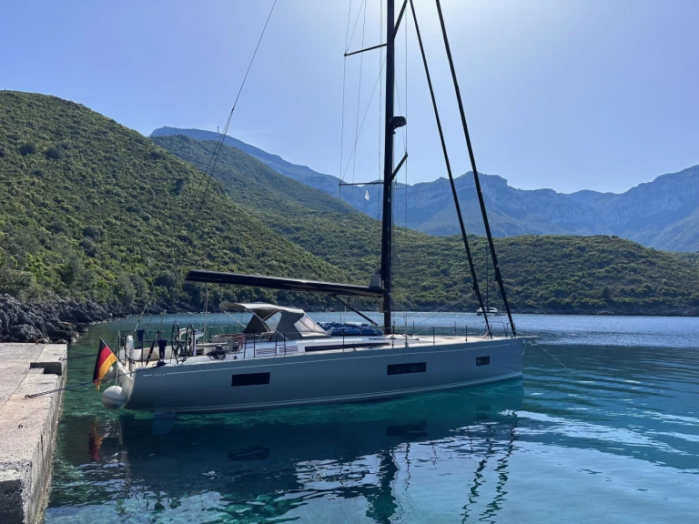 Huur een Bénéteau Beneteau 53 First Yacht in Lávrio