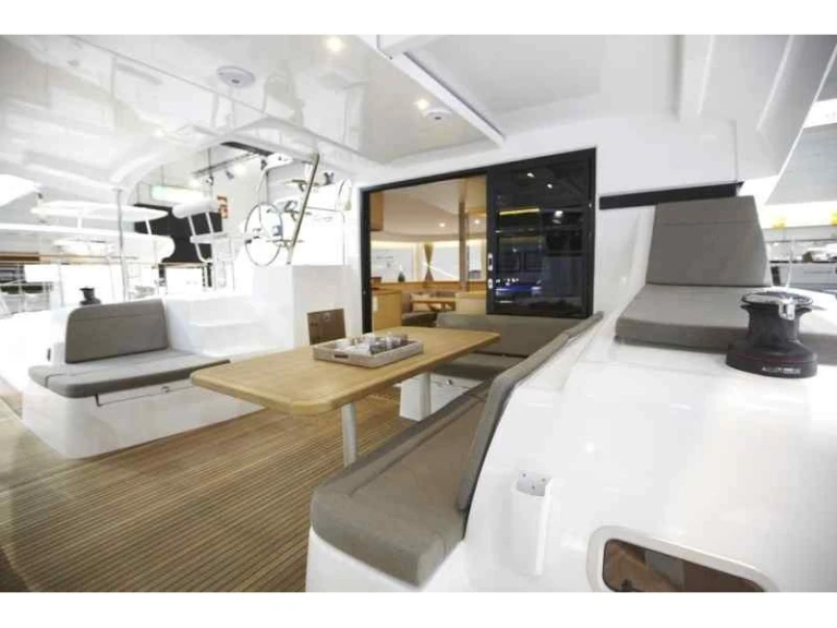 Huur een Lagoon Lagoon 42 in Nettuno