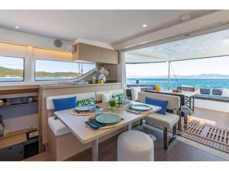 Verhuur Catamaran Lagoon met vaarbewijs