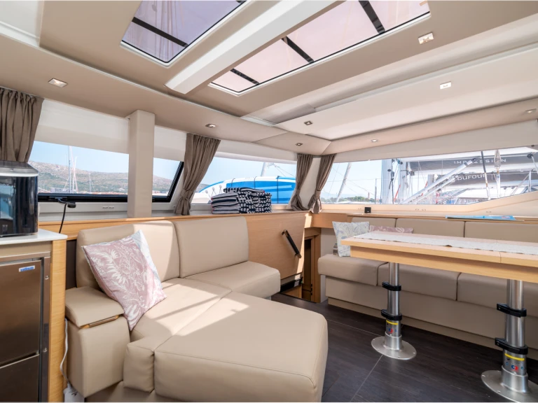 Huur een Fountaine Pajot Aura 51 in Simpson Bay