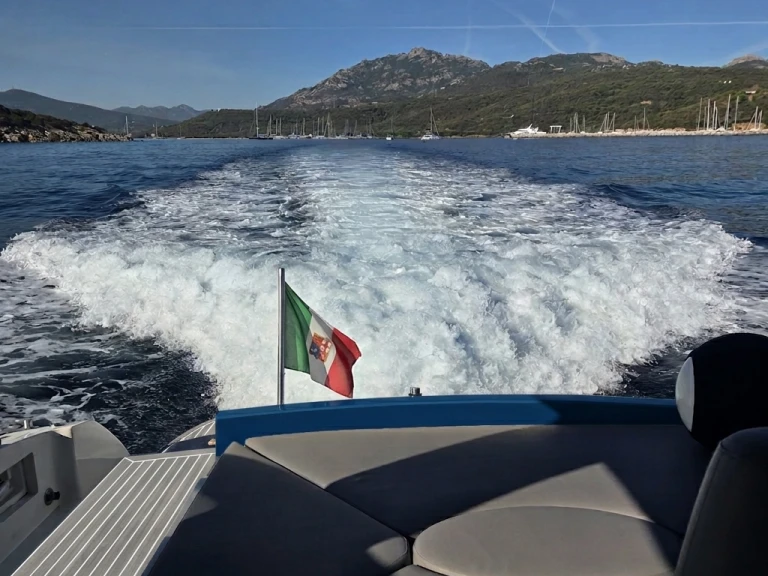 Huur Motorboot met of zonder schipper Baia in Poltu Quatu