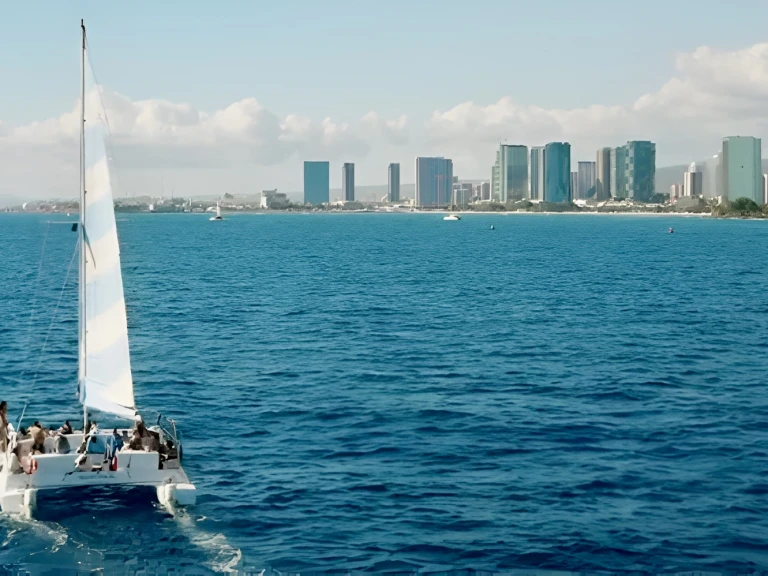 Huur Catamaran met of zonder schipper San Juan formerly Clark in Waikīkī