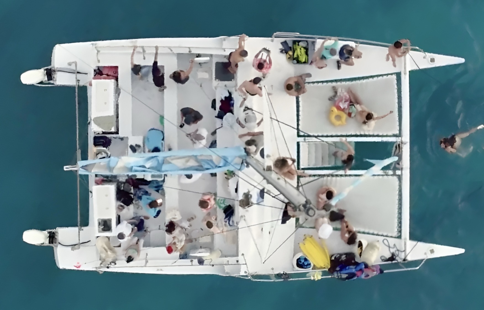 Huur Catamaran met of zonder schipper San Juan formerly Clark in Waikīkī