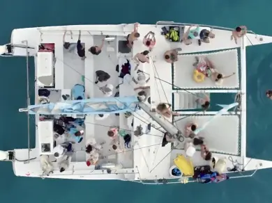 Huur Catamaran met of zonder schipper San Juan formerly Clark in Waikīkī