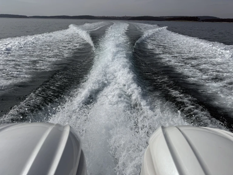 Huur Motorboot met of zonder schipper Jeanneau in Medulin