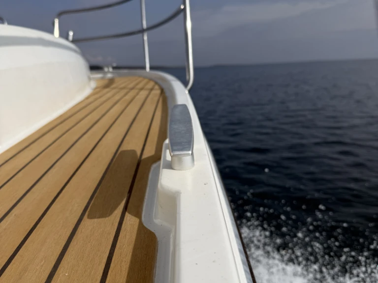 Verhuur Motorboot Jeanneau met vaarbewijs