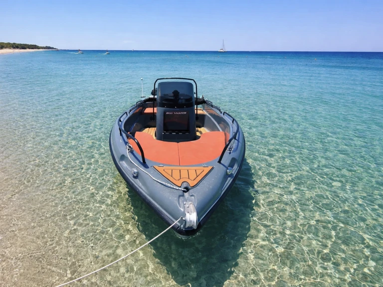 Poseidon Blu Water 170 te huur van particulier of professional in Mílos