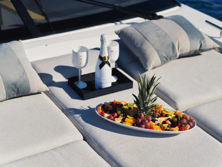 Jachthuur in Marina Lav - Jeanneau Prestige 520 S via SamBoat