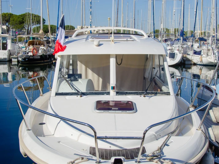 Jeanneau Merry Fisher 725 HB te huur van particulier of professional in Port-Camargue