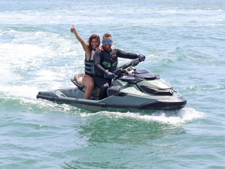 Huur een Sea-Doo GTX  in Portimão