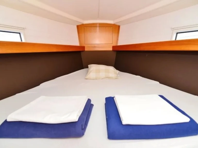 Huur een Bavaria Bavaria Cruiser 37 B in Betina