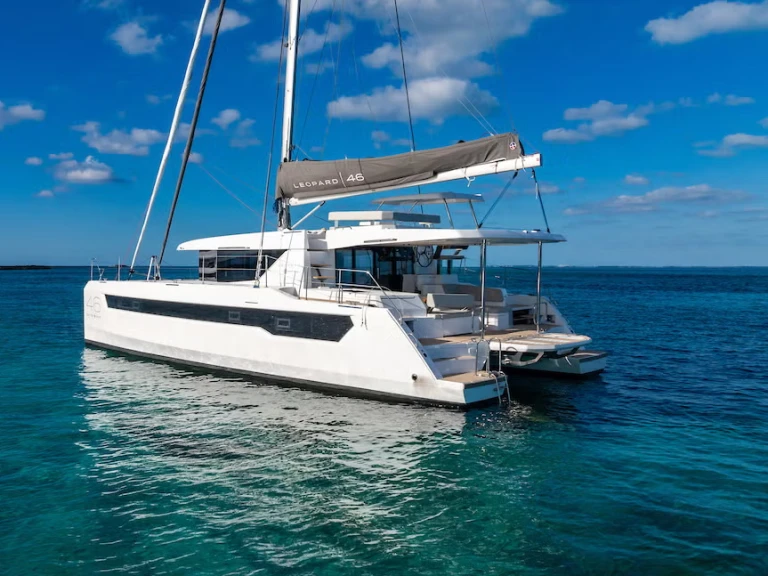 Jachthuur in Furnari - Leopard Catamarans / Robertson & Caine Leopard 46 - 5 cab. via SamBoat
