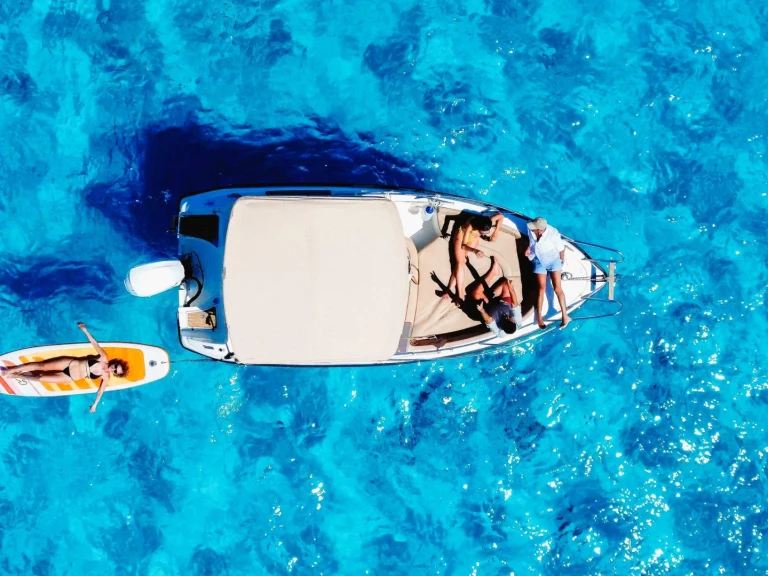 Bootverhuur Polyester Yacht Open 605 in Ciutadella de Menorca via SamBoat