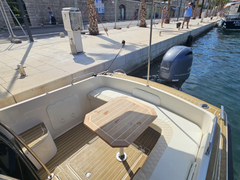 Huur Motorboot met of zonder schipper NAVAL in Dubrovnik
