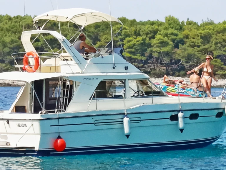 Bootverhuur Mali Lošinj goedkoop Princess 35 Fly
