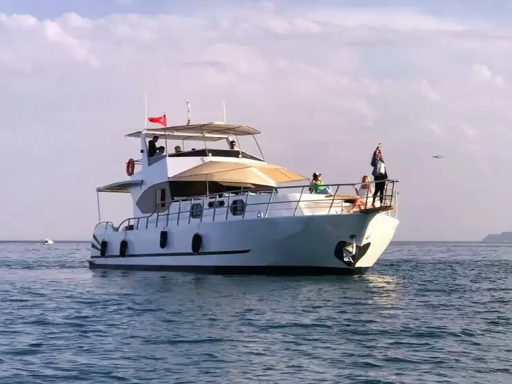 Verhuur Motorboot Custom met vaarbewijs