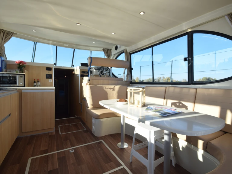 Verhuur Motorboot Nicols Yacht met vaarbewijs