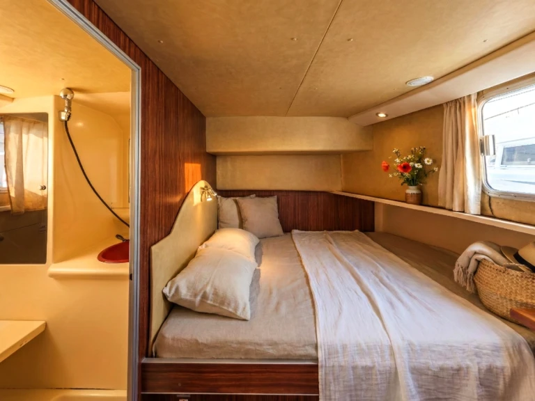 Woonboot te huur in Nieuw-Loosdrecht voor de beste prijs