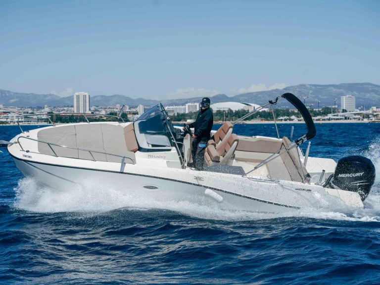 Bootverhuur Marseille goedkoop Activ 755 Sundeck