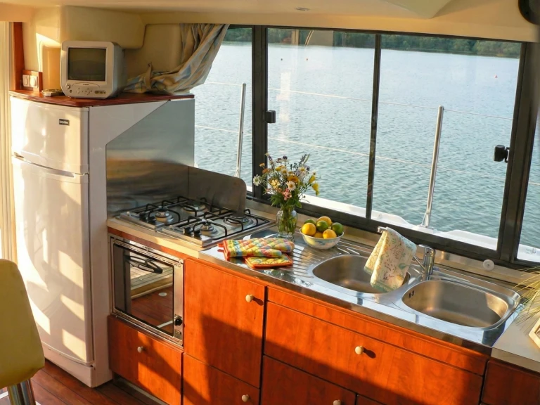 Huur Motorboot met of zonder schipper Nicols Yacht in Kisköre