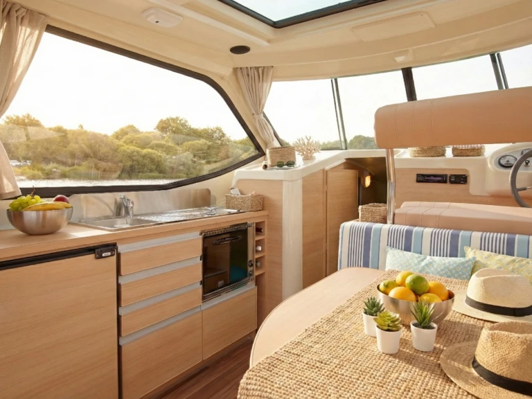 Bootverhuur Nicols Yacht Nicols Sedan Primo in Joigny via SamBoat