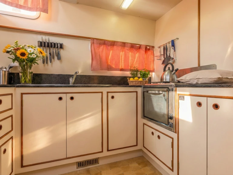 Pénichette Europa E.400 te huur van particulier of professional in Nieuw-Loosdrecht