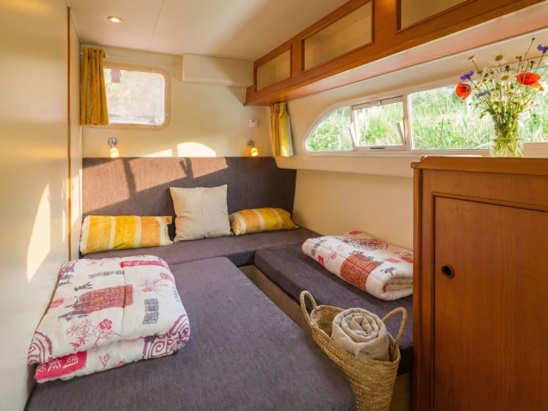 Huur een Pénichette Europa E.600 in Nieuw-Loosdrecht