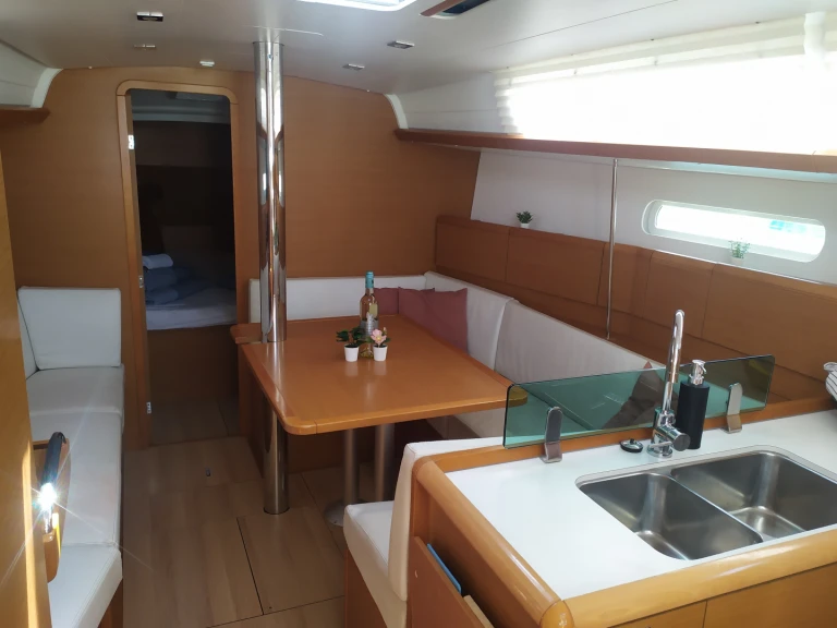 Bootverhuur Jeanneau Sun Odyssey 389 in Trogir via SamBoat
