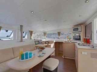 Catamaran te huur in Marina (City) voor de beste prijs
