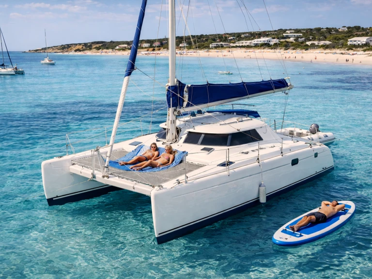 Huur een Fountaine Pajot Tobago 35 in Barbate