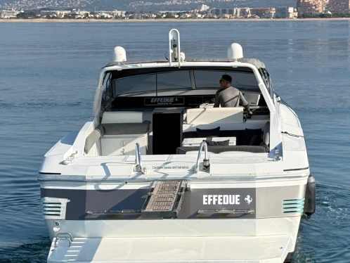 Bootverhuur Pershing Pershing 48 in Roses via SamBoat
