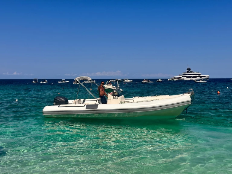 Huur een Joker Boat Clubman 24 in Arbatax Port